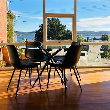 호바트 The Tassie - Luxury With Panoramic Water Views 빌라 외부 사진