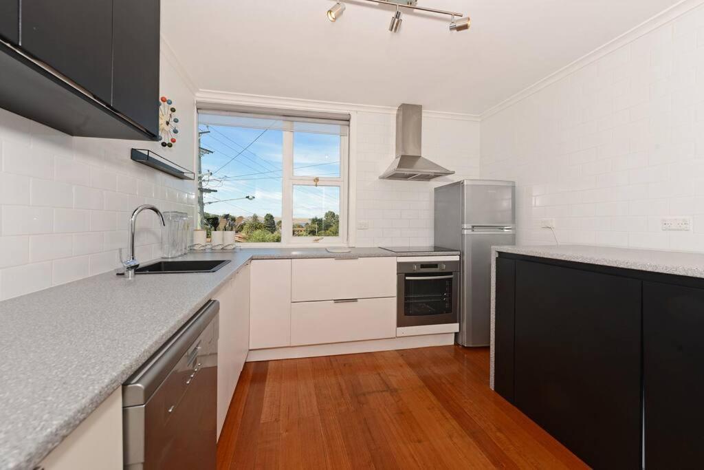호바트 The Tassie - Luxury With Panoramic Water Views 빌라 외부 사진