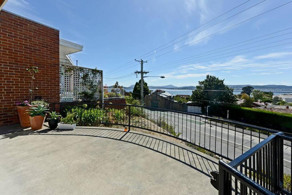 호바트 The Tassie - Luxury With Panoramic Water Views 빌라 외부 사진