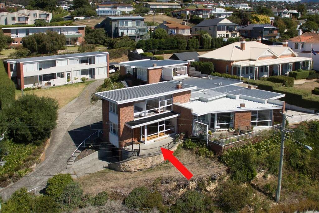 호바트 The Tassie - Luxury With Panoramic Water Views 빌라 외부 사진